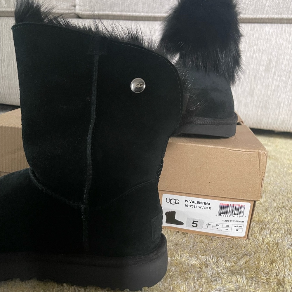 Womens Uggs - image 2